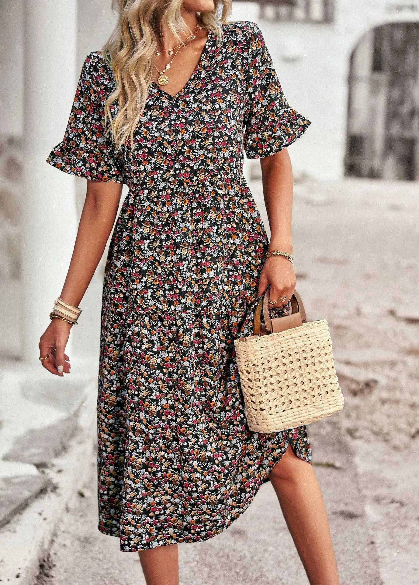 Robe à Imprimé Floral avec Manches Courtes et Décolleté en V en Tissu Léger - Aurelles