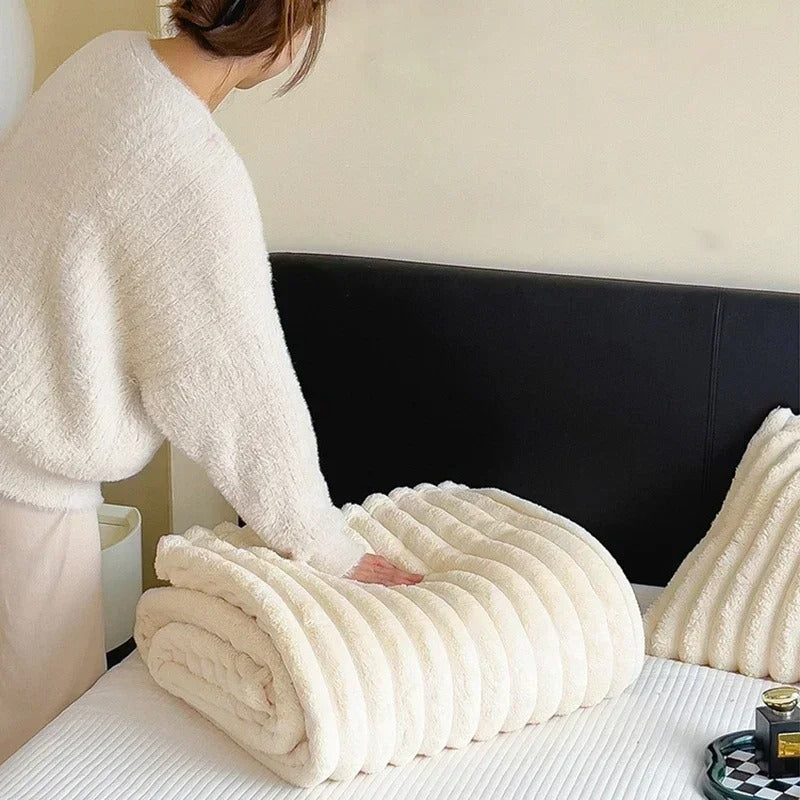 Couverture en Flanelle Douce pour Canapé et Lit - Confort et Élégance