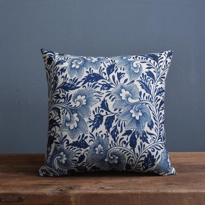 Velora – Housse de Coussin en Lin-Coton à Motif Porcelaine Bleue