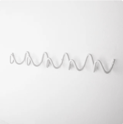 Mistral – Patère Murale en Métal Minimaliste et Graphique