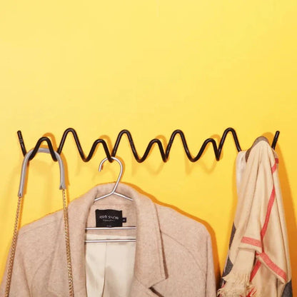 Mistral – Patère Murale en Métal Minimaliste et Graphique