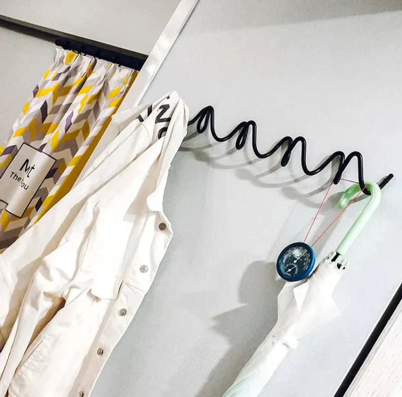 Mistral – Patère Murale en Métal Minimaliste et Graphique