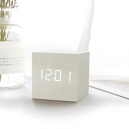 Terra – Réveil LED en Bois Minimaliste et Compact