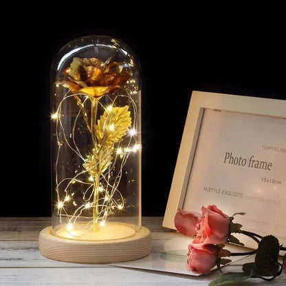 Solène – Rose Préservée sous Cloche en Verre avec LED
